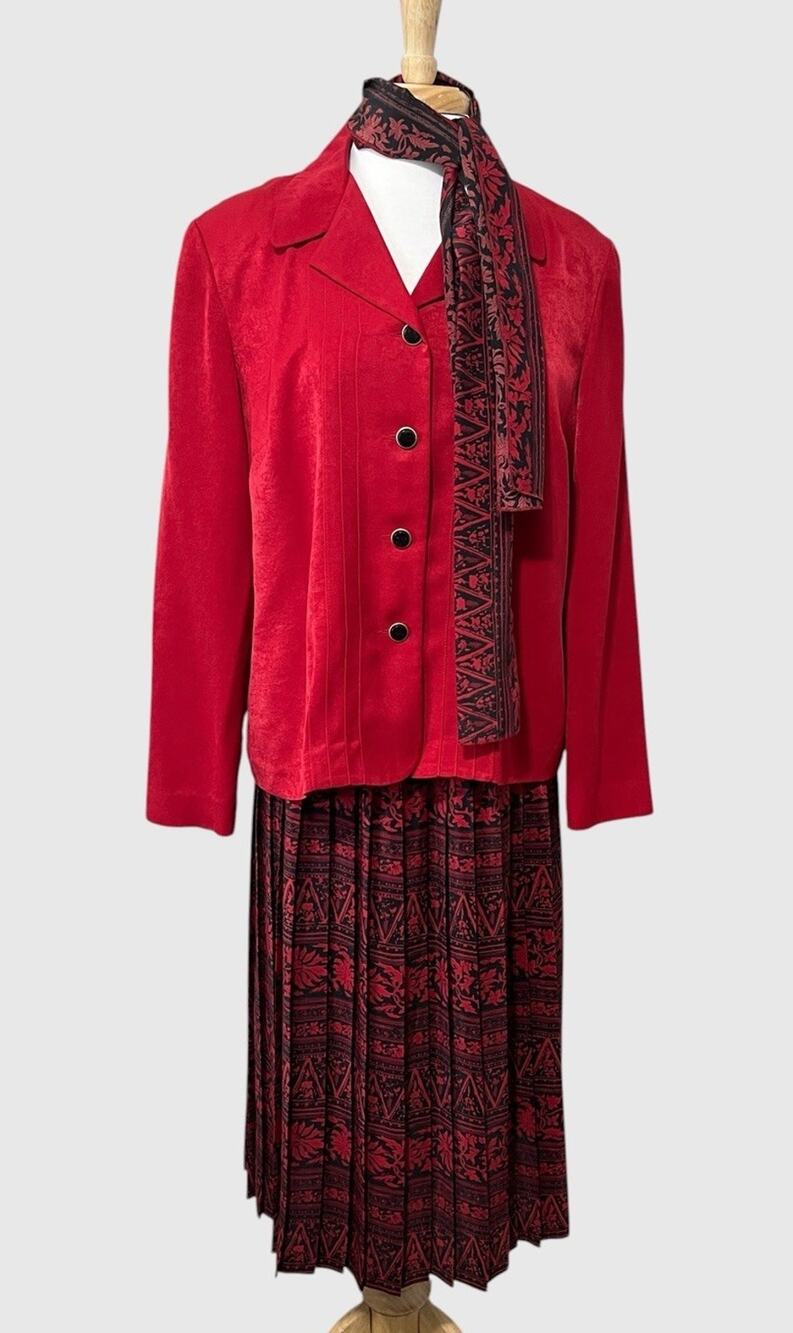 Leslie Fay Red & Black Flowy Pleated Skirt Suit w/ Scarf Sz 16 Holiday Career